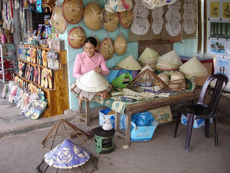 054- Hue- fabrique de chapeaux coniques.JPG - Hué- fabrique de chapeaux côniques